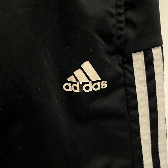 Adidas boys shorts. Size 11-12Y - Picture 3 of 6